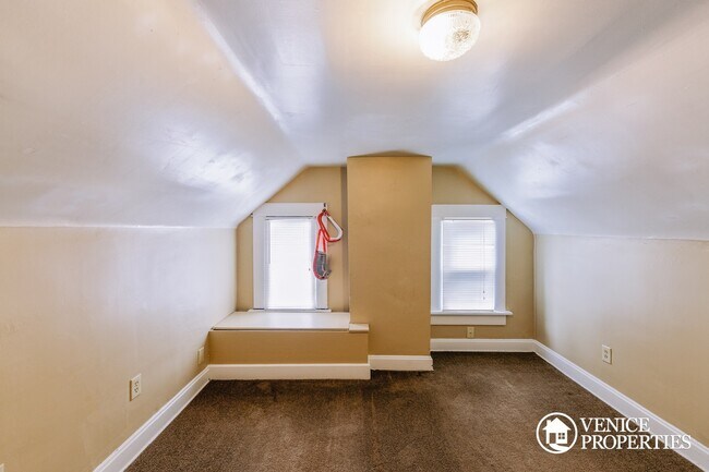 Building Photo - 2136 Indiana Ave