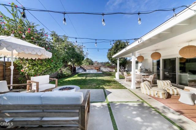 Building Photo - 2960 Royal Oaks Dr