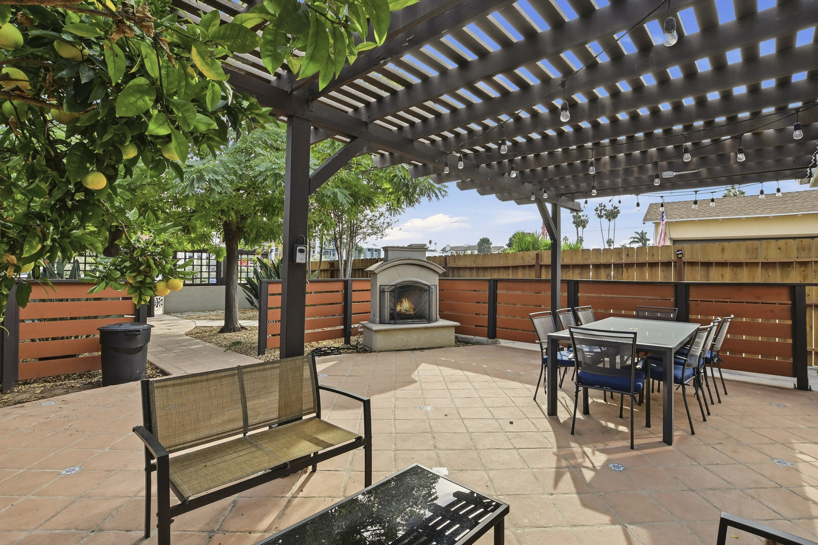 Building Photo - 2154 Oliver Ave