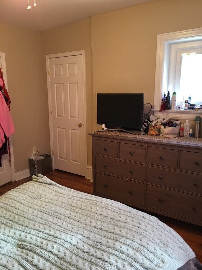 Building Photo - 813 Greenwood Ave