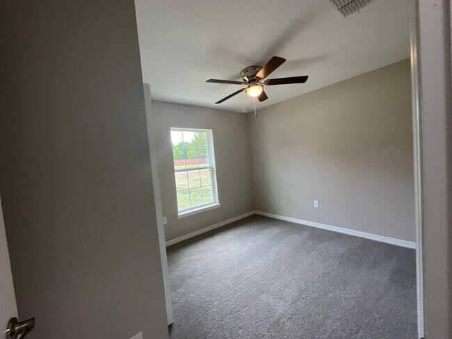 Building Photo - Beautiful  Home!