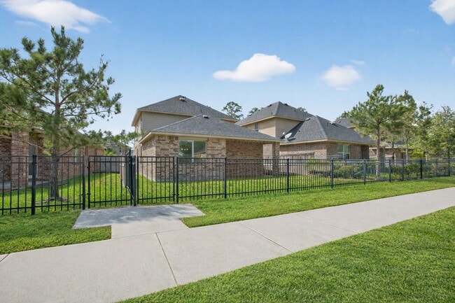 Building Photo - 16817 Pink Wintergreen Dr