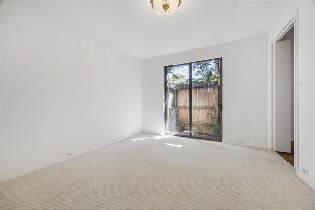 Building Photo - 2721 S Glen Haven Blvd