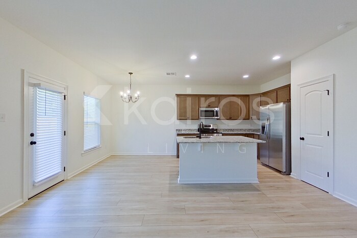 Building Photo - 300 Carencro St