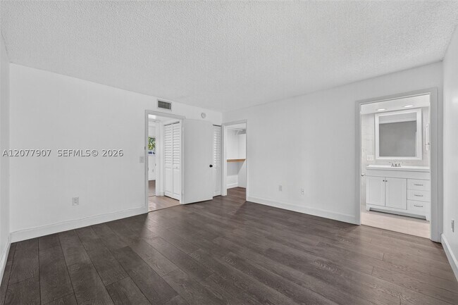 Building Photo - 8415 SW 107th Ave