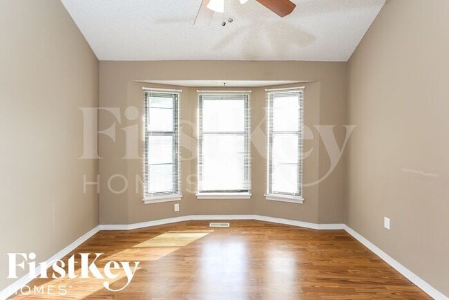 Building Photo - 1617 SE Brome Cir