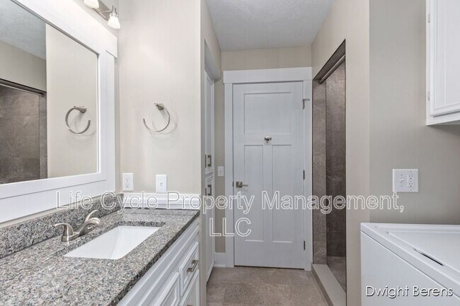 Building Photo - 7331 48th Ave