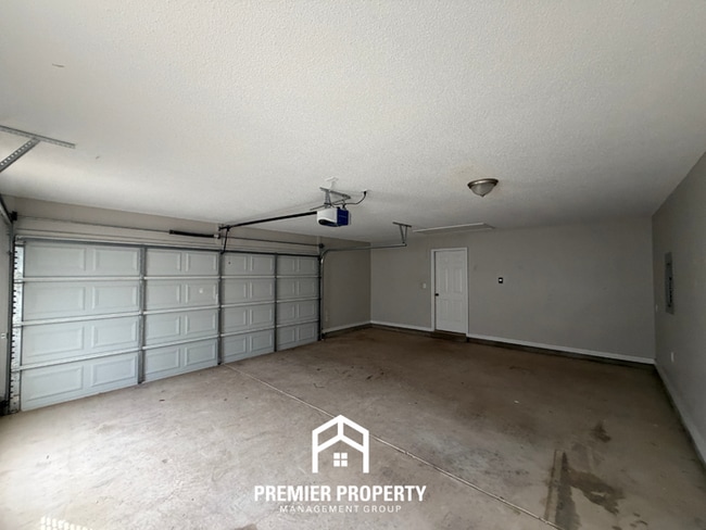 Building Photo - 270 Village Dr