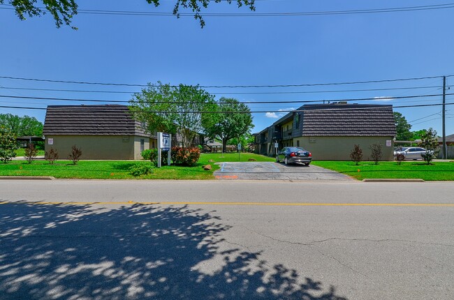 Building Photo - 1526 East Ave