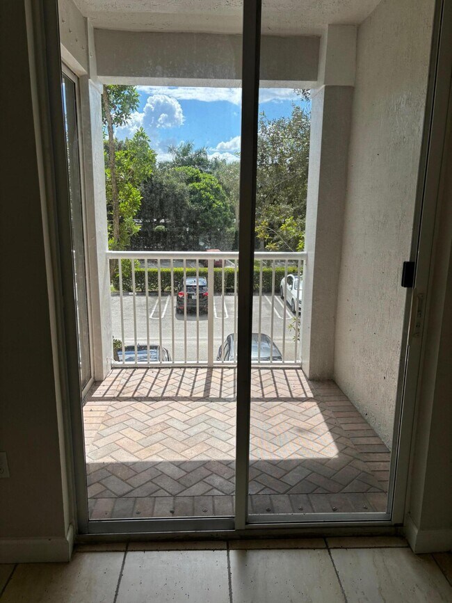 Building Photo - 1118 Shoma Dr