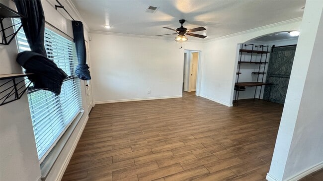 Building Photo - 221 Hyta St