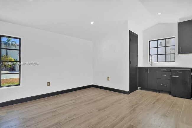 Building Photo - 5149 Alton Rd