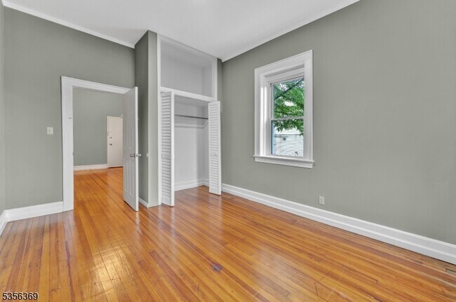 Building Photo - 1501 S Wood Ave