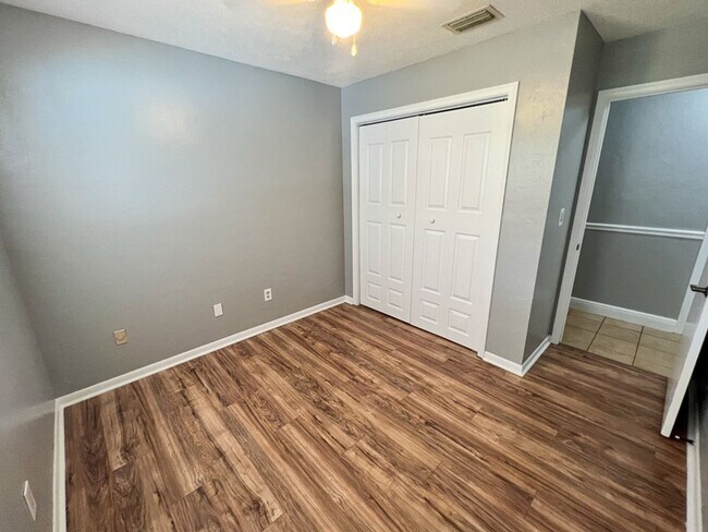 Building Photo - Pet Friendly 5BR/3BA Pool home in Northwoo...