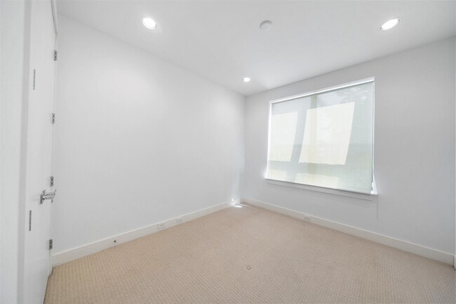 Building Photo - 316 Birdsall St