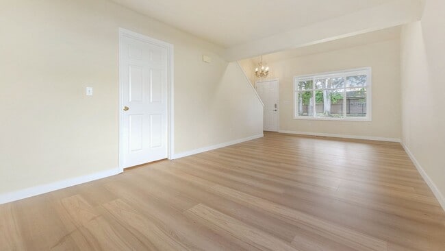 Building Photo - Spacious Mukilteo Duplex with Modern Upgrades