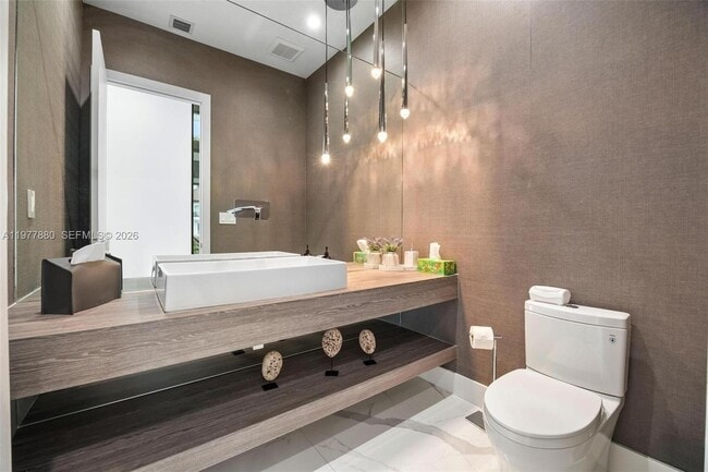 Building Photo - 3367 NE 168th St