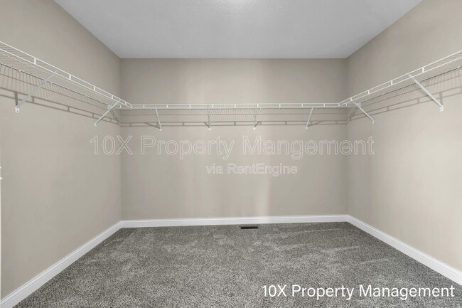 Building Photo - 592 Courtright Dr