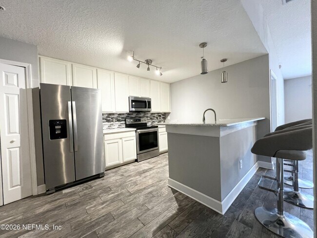 Building Photo - 7058 Snowy Canyon Dr
