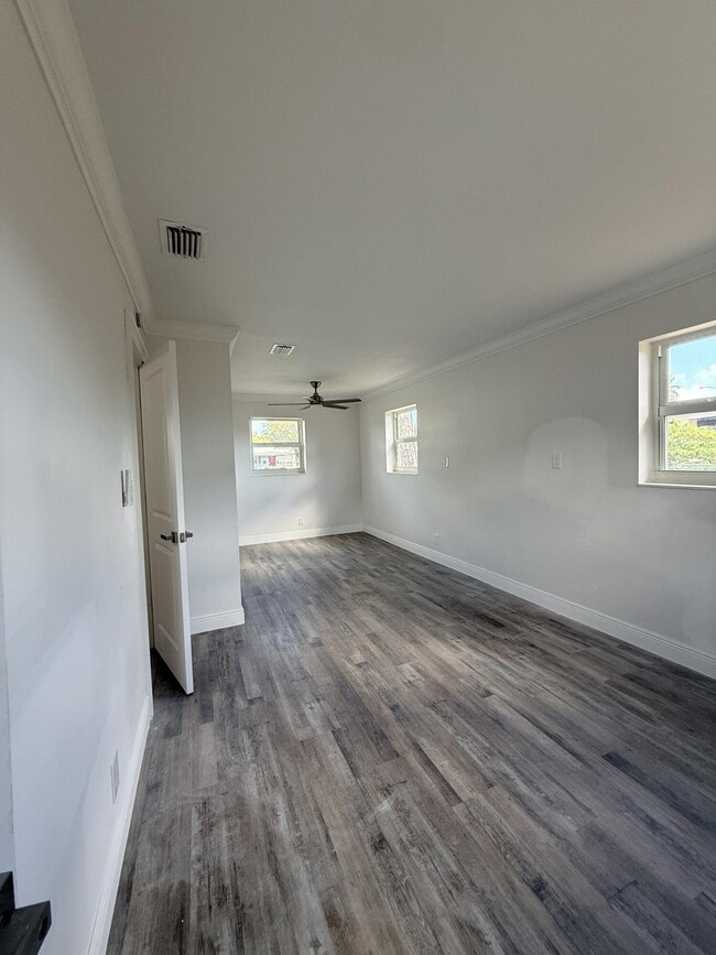 Building Photo - 442 SW 14th Ct