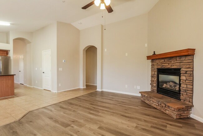 Building Photo - 8026 S 48th Dr