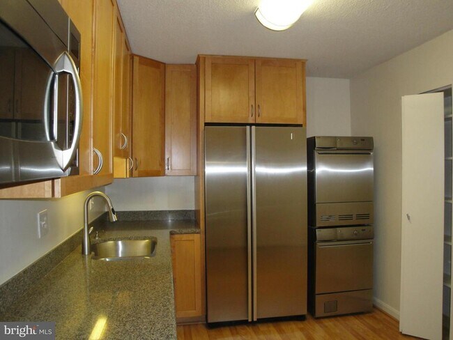 Building Photo - 8360 Greensboro Dr