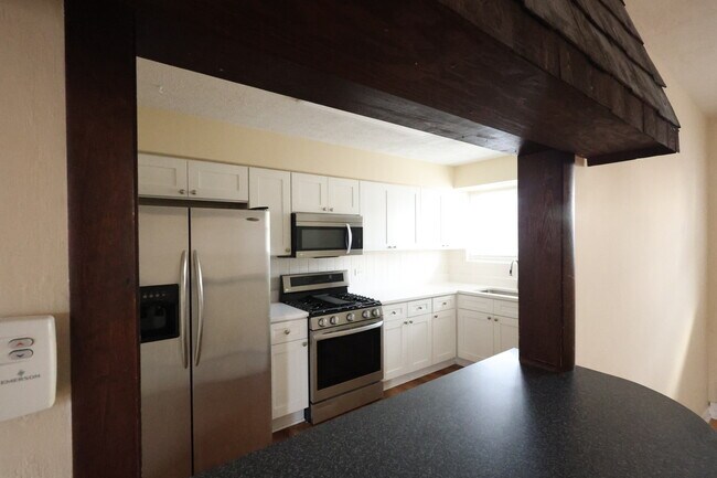 Building Photo - 3151 N Melvina Ave