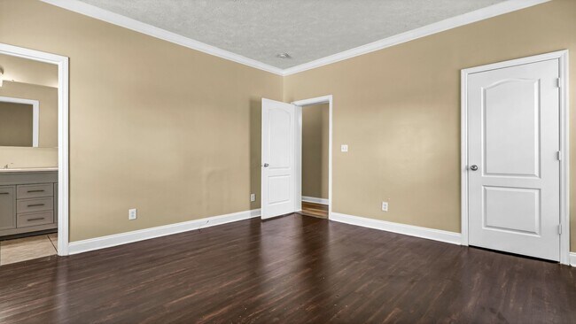 Building Photo - Spacious 3-Bedroom Home with Recent Upgrad...