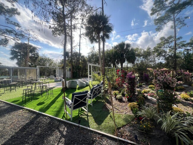 Building Photo - 377 Squire Dr