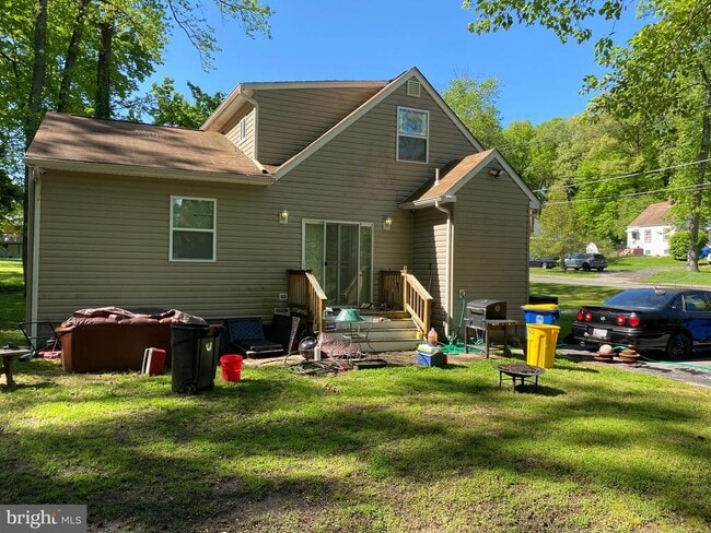 Building Photo - 6612 Pine Grove Dr
