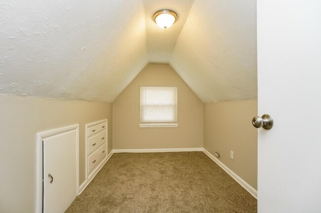 Building Photo - 1646 Oakwood Ave