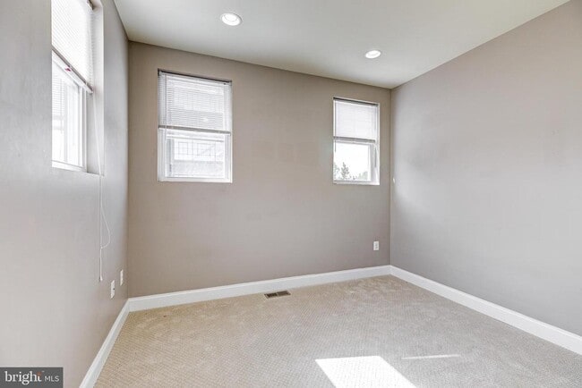 Building Photo - 2408 Hudson St