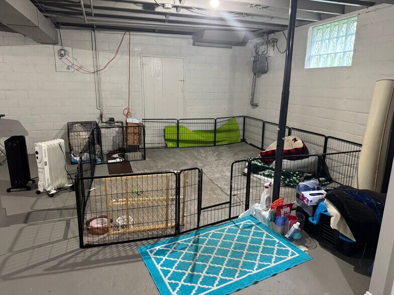 Building Photo - 17640 Larchwood Ave