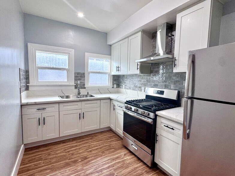 Building Photo - 1151 E 15th St