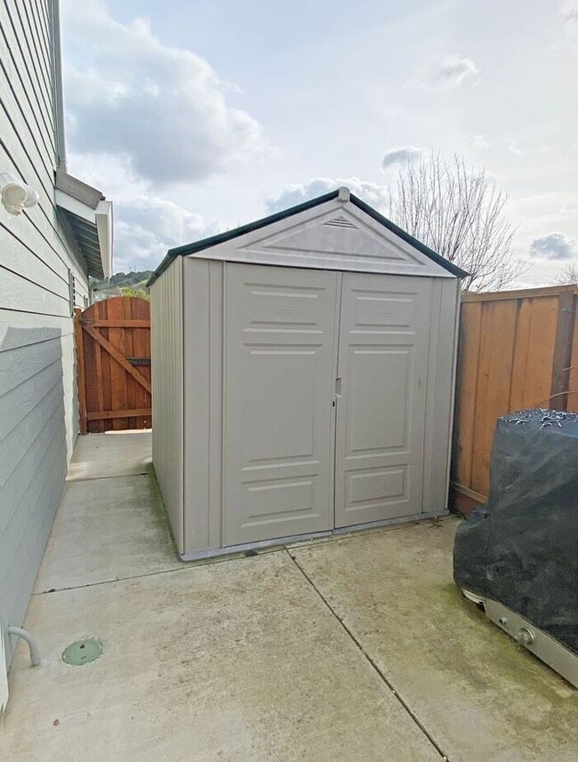 Building Photo - 6279 Skywalker Dr
