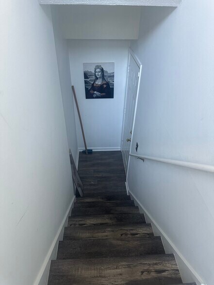 Building Photo - 1120 Burning Bush Dr