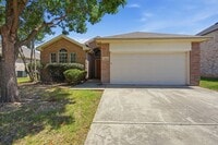 Building Photo - Charming in Crowley