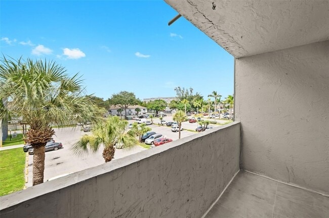 Building Photo - 10090 NW 80th Ct