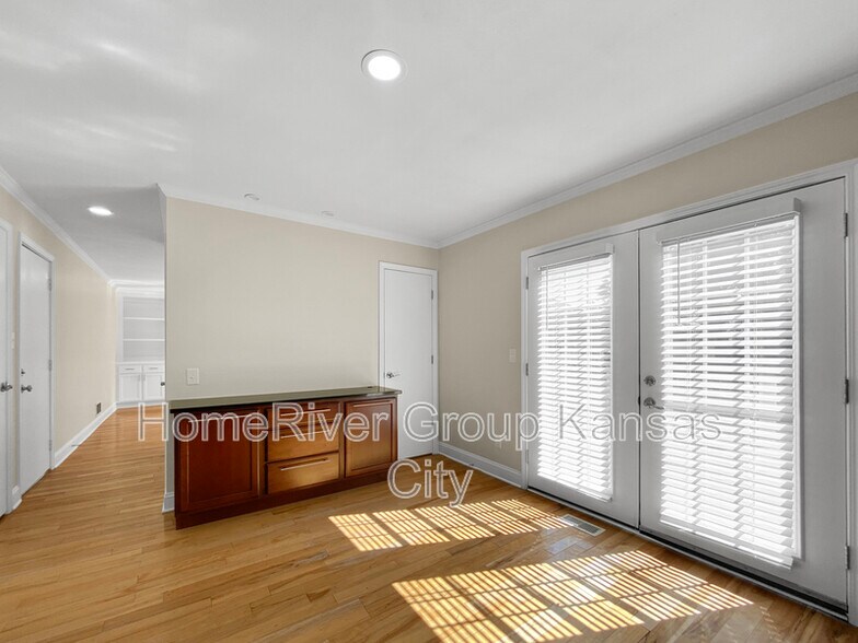 Building Photo - 304 NW 36th St Terrace