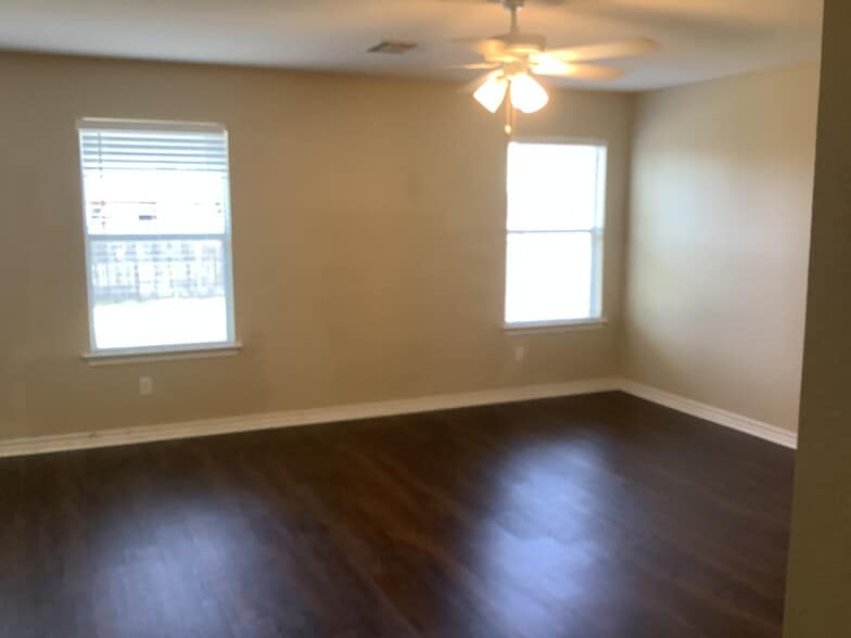Building Photo - 206 Pheasant Trl