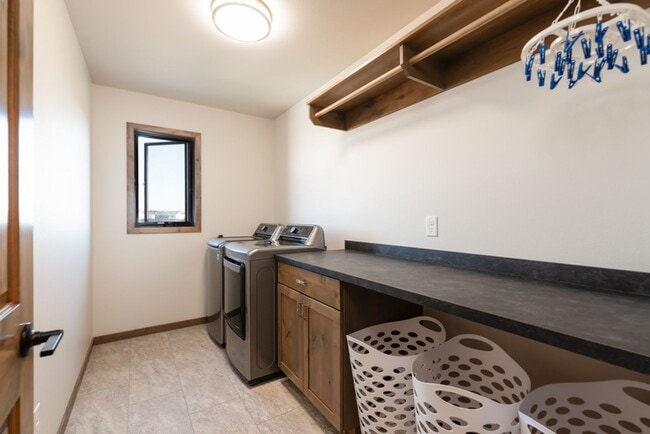 Building Photo - Beautiful Single Family Home in North Bismarck