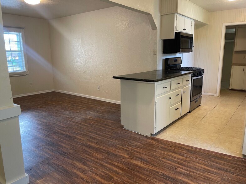 Building Photo - 4514 Sage Cir