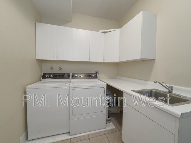 Building Photo - 49 E Fairway Dr