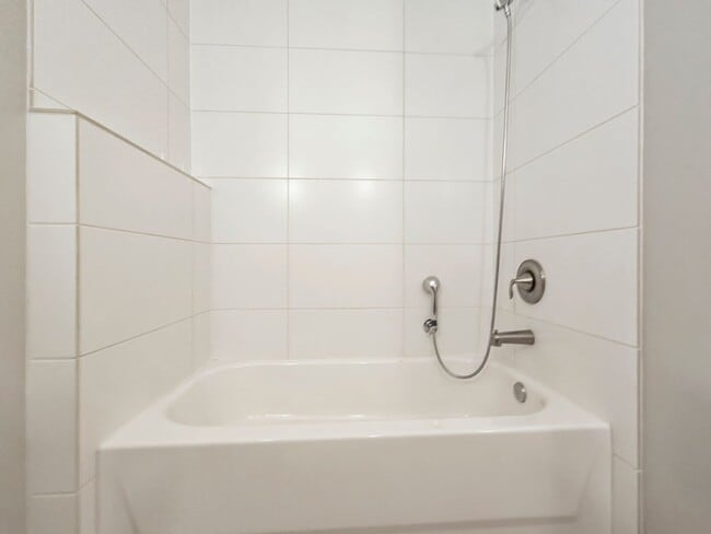 Building Photo - 3-Story Townhouse | 3 Bed, 3.5 Bath | Central Heating | Hardwood Floors | Carpeted Bedrooms | Off...