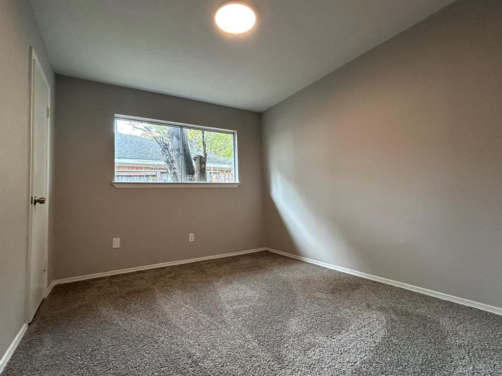 Building Photo - 5926 Darkwood Dr