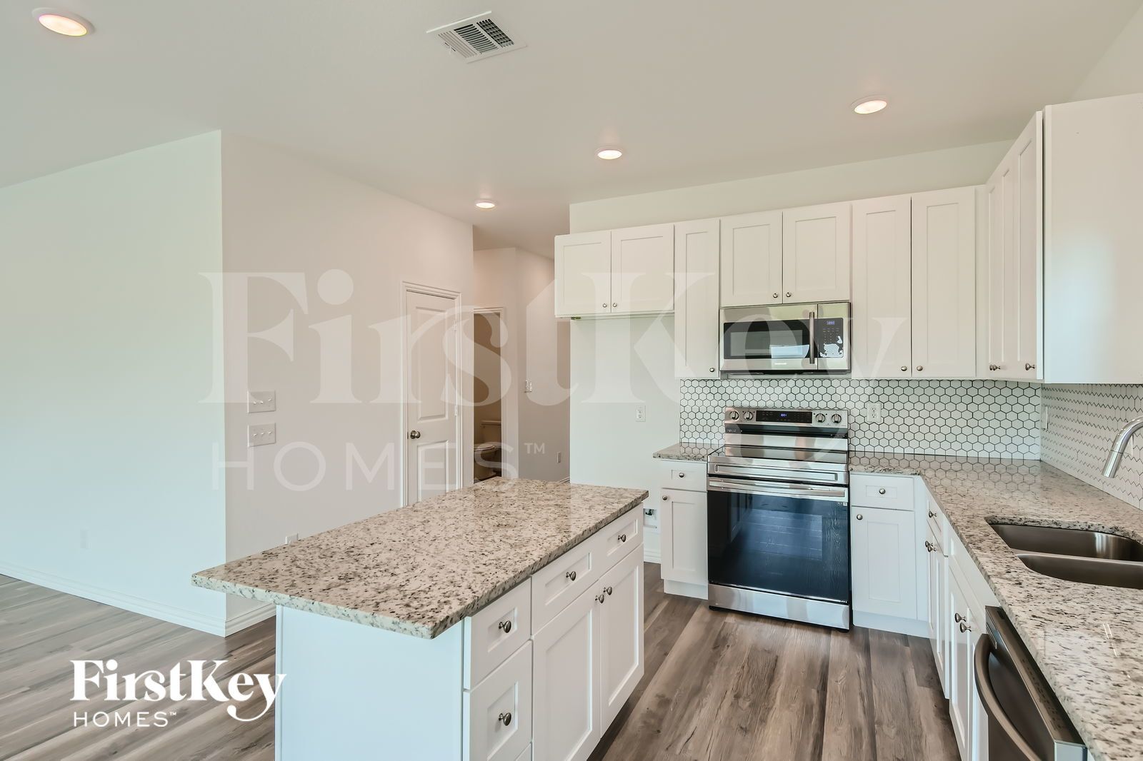 Building Photo - 7360 Parkside Pl Dr