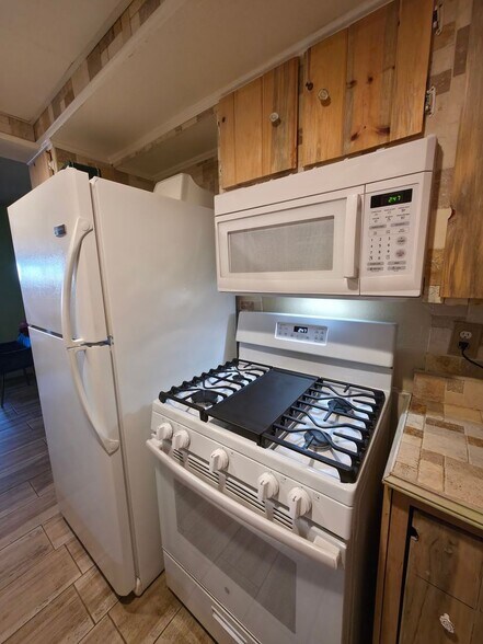 Building Photo - 230 Shadybrook Ln