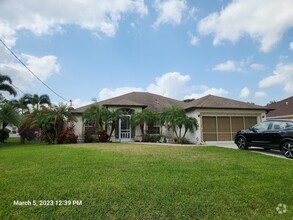 Building Photo - 3672 SW Carmody St