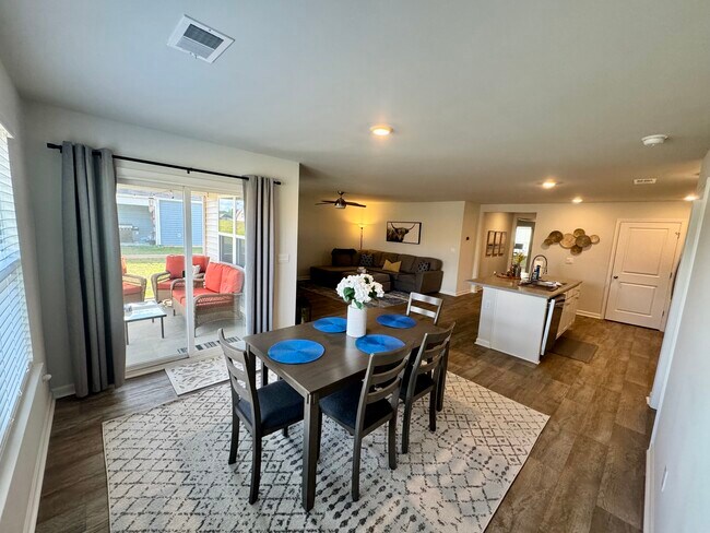 Building Photo - 212 Spotted Owl Wy NE