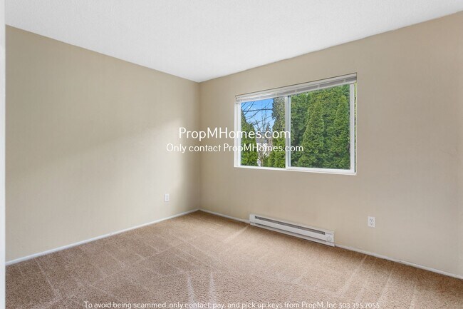 Building Photo - Spacious Apartment In St. Johns Neighborhood!
